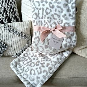 βΌοΈLAST ONE!!βΌοΈ π NWT! Animal PRINT PLUSH THROW π